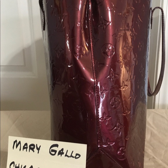 Authentic Louis Vuitton tote in raspberry patent. - Picture 5 of 9